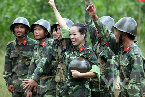 Ngắm dàn sao Việt "ra dáng" khi diện quân phục 5
