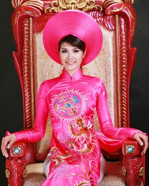 Chi&ecirc;m ngưỡng quốc phục của mỹ nh&acirc;n Việt tr&ecirc;n "đấu trường" quốc tế 5