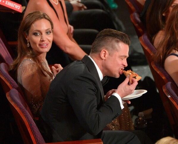 Dàn sao Hollywood chia nhau pizza ngay tại lễ trao giải Oscar 2014 2