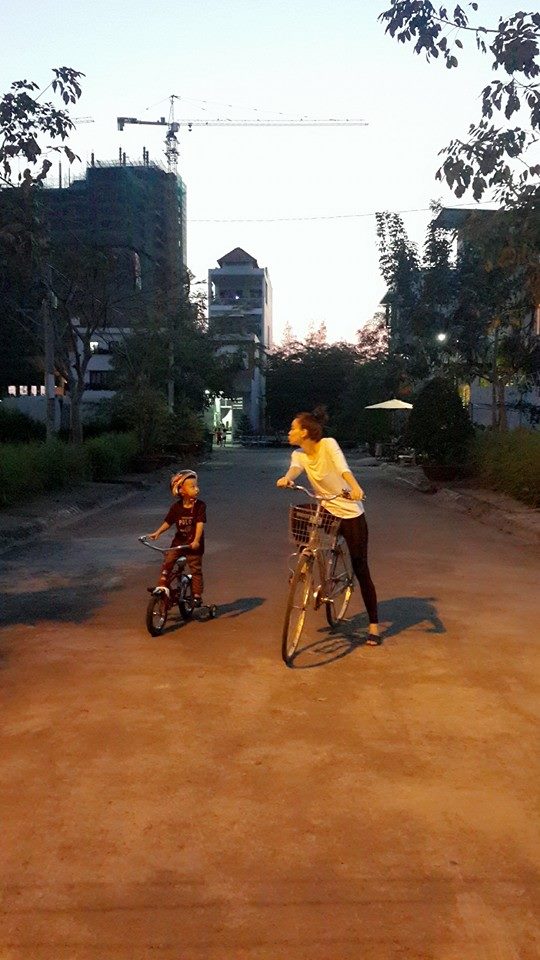 Cường đô la khoe ảnh Hà Hồ nhắng nhít ngồi xe đạp của Subeo 3