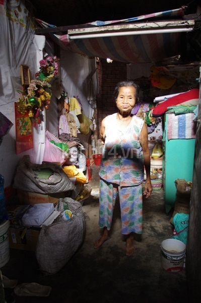 Xót thương hoàn cảnh cụ bà 80 tuổi cô độc giữa Sài Gòn 6