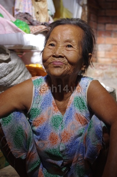 Xót thương hoàn cảnh cụ bà 80 tuổi cô độc giữa Sài Gòn 9
