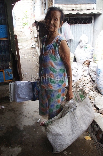 Xót thương hoàn cảnh cụ bà 80 tuổi cô độc giữa Sài Gòn 15
