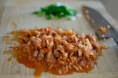 Kết hợp Nhật - Hàn trong món cơm nắm kimchi cá ngừ tuyệt ngon 3