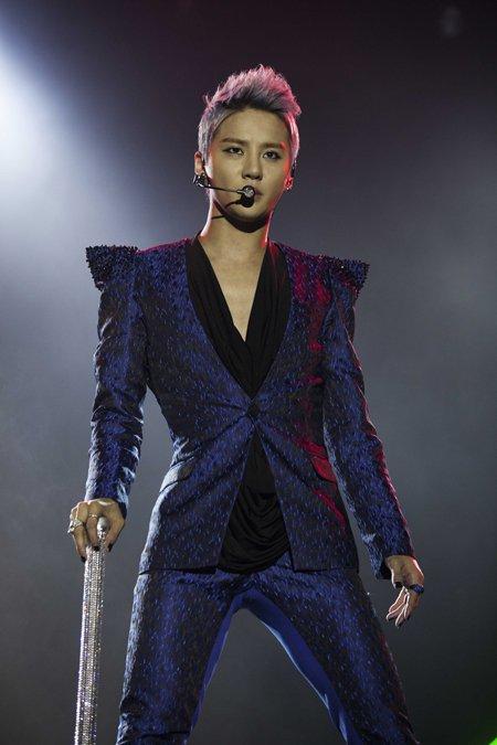 Loen đành "chịu thua" C-JeS và Junsu (JYJ) 2