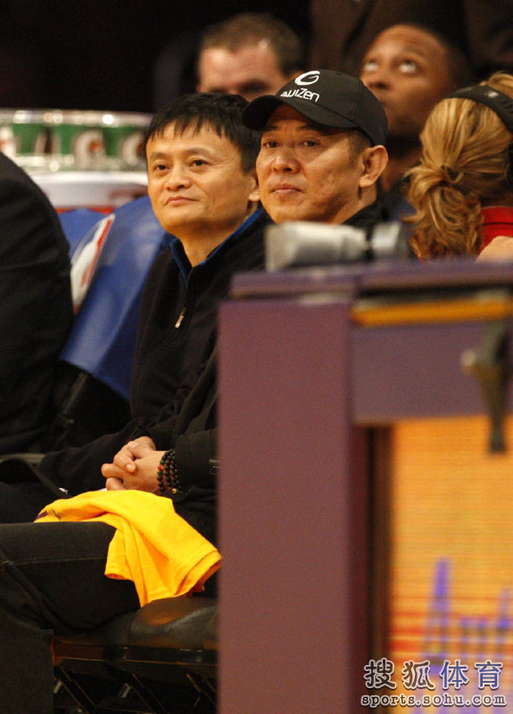 Vợ chồng Triệu Vy cùng dàn sao thế giới đi xem bóng rổ 8