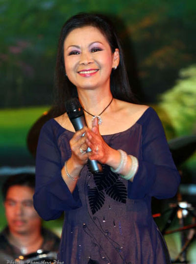 Những qu&yacute; b&agrave;, qu&yacute; c&ocirc; nổi tiếng showbiz Việt nhiều lần cưới xin 19