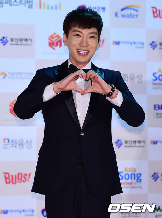 Leeteuk (Super Junior) “quậy tưng” giữa dàn sao trên thảm đỏ 4