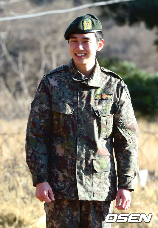 Yoo Seung Ho cực điển trai, khóc nức nở trong ngày xuất ngũ 9