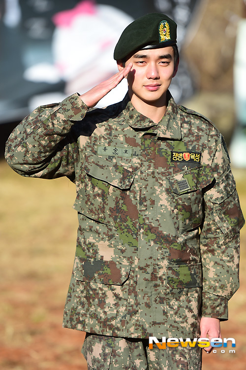 Yoo Seung Ho cực điển trai, khóc nức nở trong ngày xuất ngũ 11