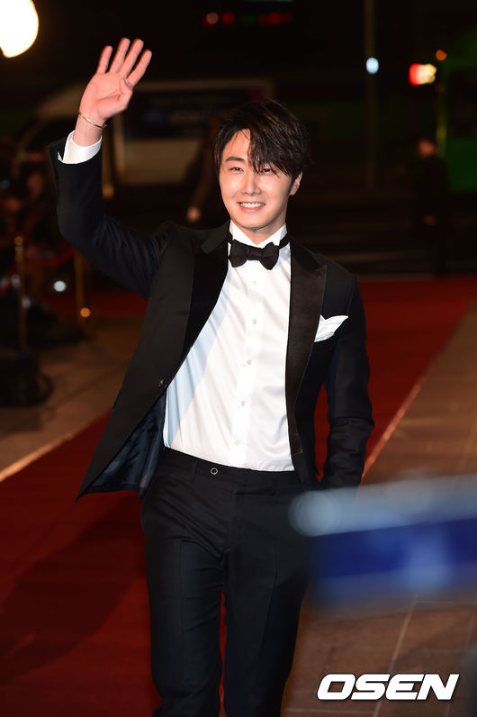 Sooyoung (SNSD) đọ sắc Jang Nara trên thảm đỏ “MBC Drama Awards 2014” 13