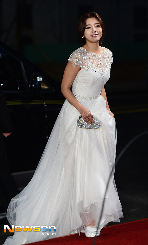 Sooyoung (SNSD) đọ sắc Jang Nara trên thảm đỏ “MBC Drama Awards 2014” 17