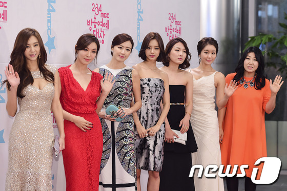 Dàn sao Hàn nổi tiếng quy tụ trên thảm đỏ lễ trao giải cuối năm 18