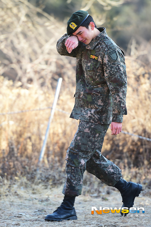 Yoo Seung Ho cực điển trai, khóc nức nở trong ngày xuất ngũ 1