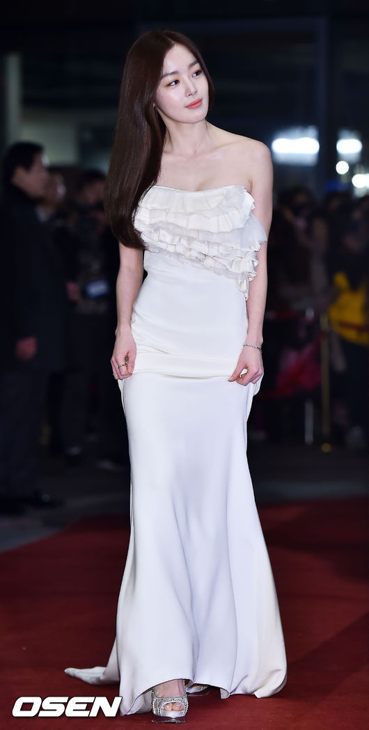 Sooyoung (SNSD) đọ sắc Jang Nara trên thảm đỏ “MBC Drama Awards 2014” 22