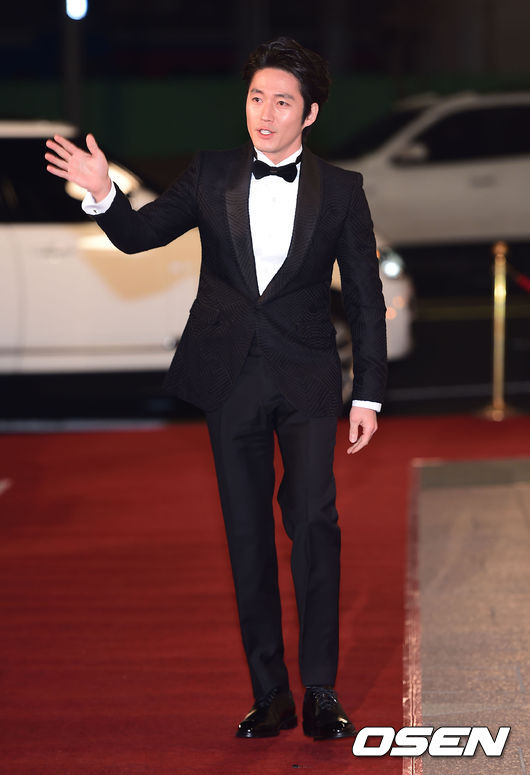 Sooyoung (SNSD) đọ sắc Jang Nara trên thảm đỏ “MBC Drama Awards 2014” 24