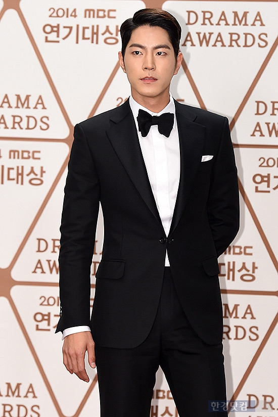 Sooyoung (SNSD) đọ sắc Jang Nara trên thảm đỏ “MBC Drama Awards 2014” 30
