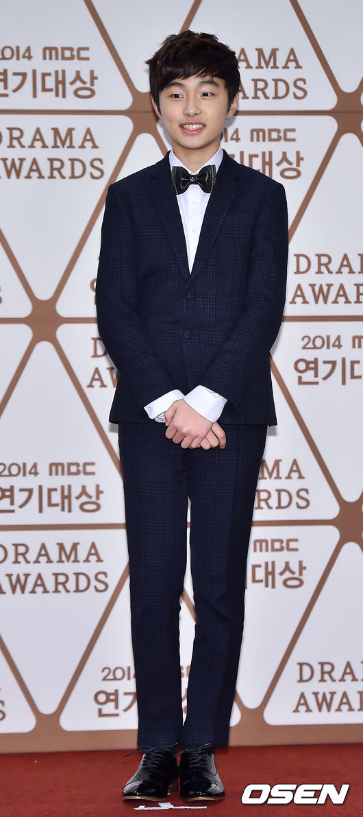 Sooyoung (SNSD) đọ sắc Jang Nara trên thảm đỏ “MBC Drama Awards 2014” 32