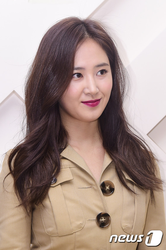 Yuri (SNSD) bị chê già nua khi tham gia sự kiện 4