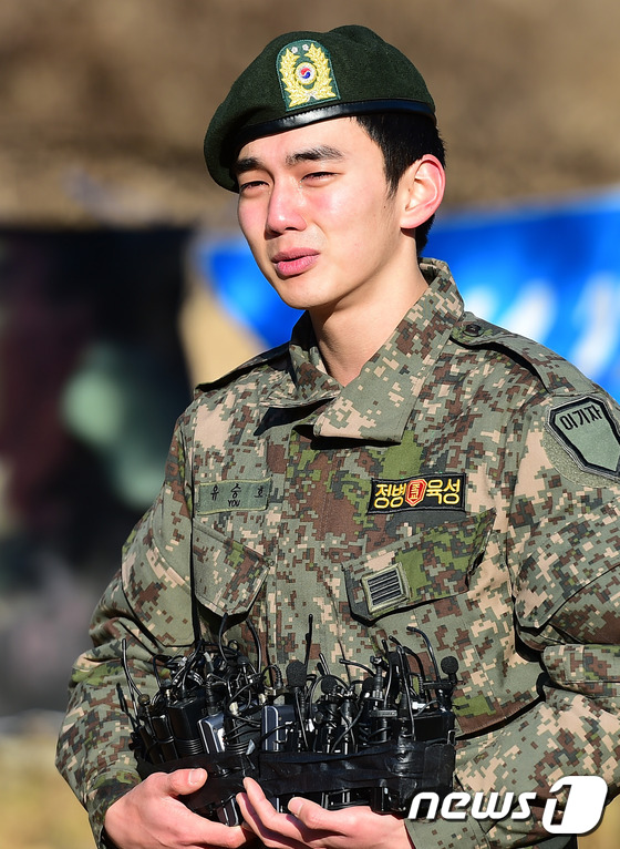 Yoo Seung Ho cực điển trai, khóc nức nở trong ngày xuất ngũ 4