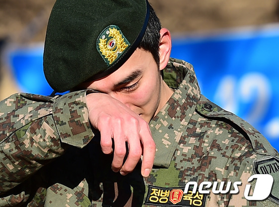Yoo Seung Ho cực điển trai, khóc nức nở trong ngày xuất ngũ 5