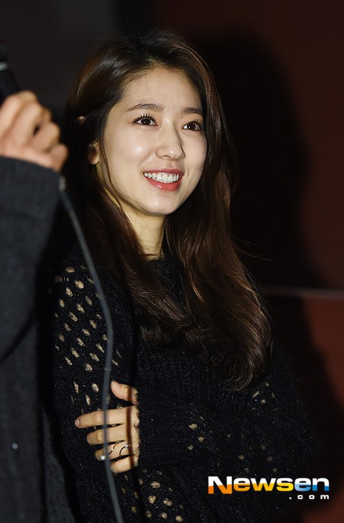 Park Shin Hye xinh xắn dự sự kiện sau khi bị ch&ecirc; xuống sắc 6