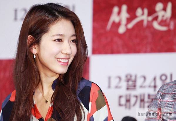 Park Shin Hye bất ngờ xuống sắc trong sự kiện mới 6