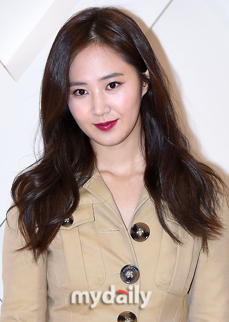 Yuri (SNSD) bị chê già nua khi tham gia sự kiện 10