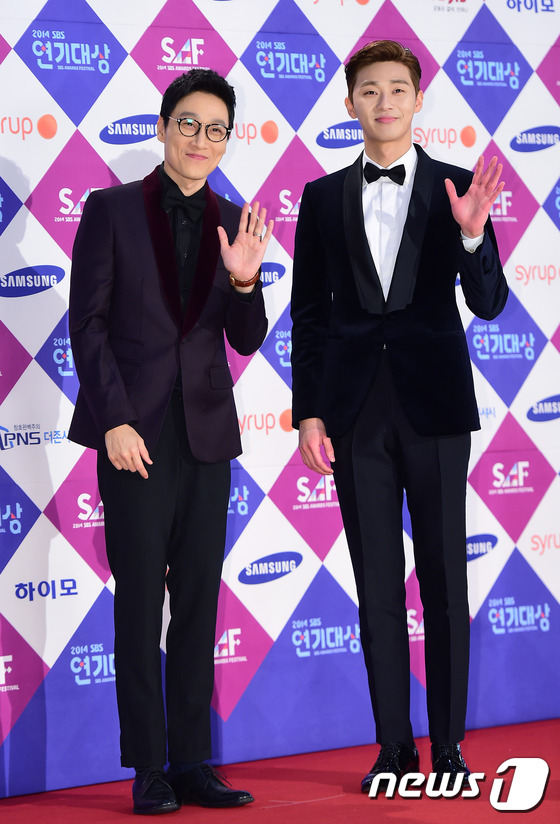 Park Shin Hye và Jeon Ji Hyun đọ sắc cùng dàn sao trên thảm đỏ 24