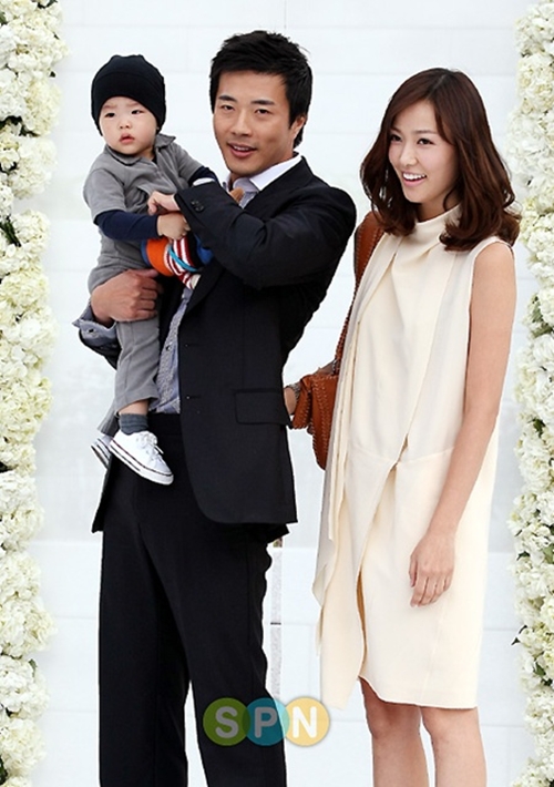 Kwon Sang Woo tự hào khoe ảnh con gái mới chào đời 3