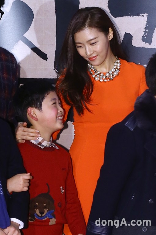 Ha Ji Won đọ sắc với "đệ nhất mỹ nh&acirc;n 2014" trong sự kiện 5