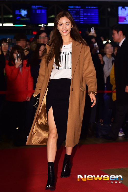 Ha Ji Won đọ sắc với "đệ nhất mỹ nhân 2014" trong sự kiện 9