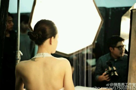 Trần Kiều Ân đẹp long lanh trong loạt ảnh hậu trường 11