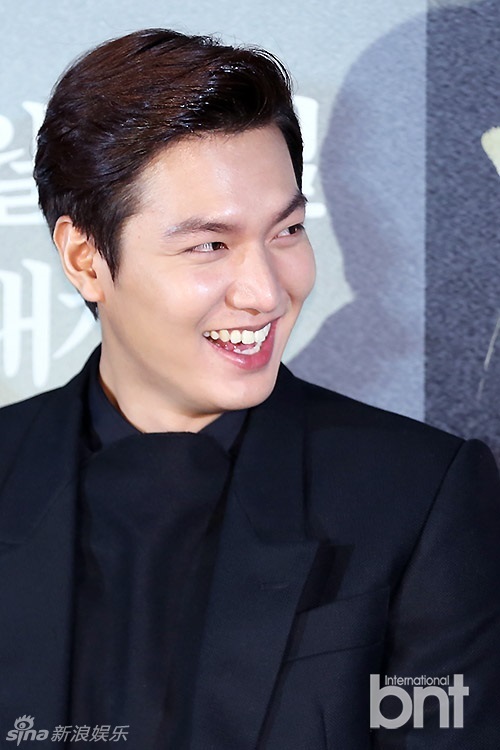 Lee Min Ho bất ngờ giảm cân thần tốc, cực điển trai trong sự kiện  4