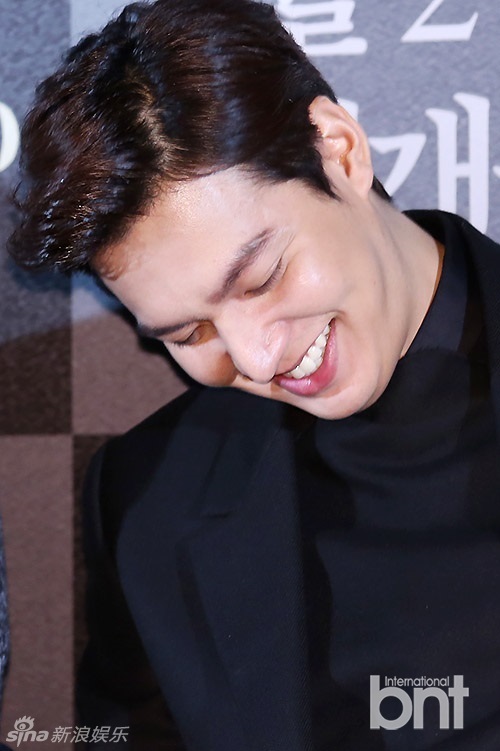 Lee Min Ho bất ngờ giảm cân thần tốc, cực điển trai trong sự kiện  12