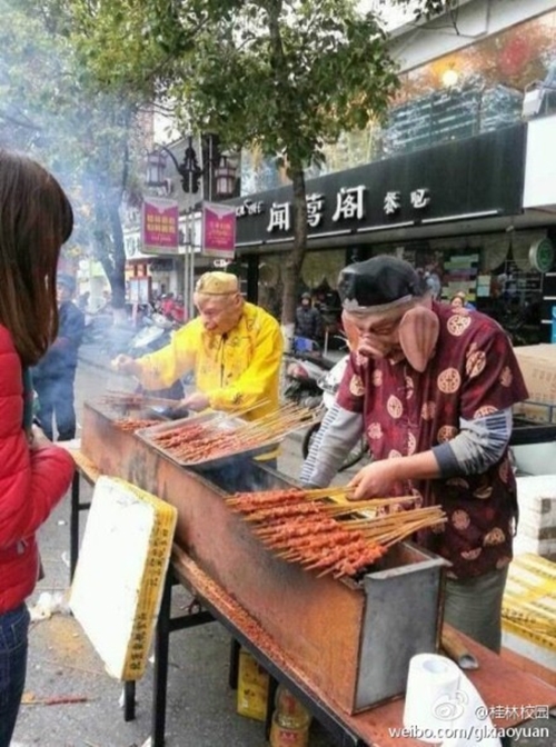 Chết cười với trào lưu Tôn Ngộ Không – Trư Bát Giới bán... “thịt Đường Tăng” 1