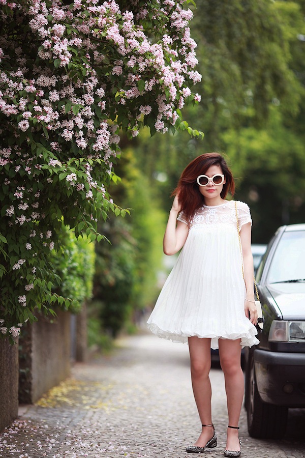 Ngọt ngào và bay bổng ngày hè với little white dress 5