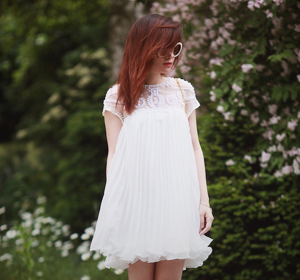 Ngọt ngào và bay bổng ngày hè với little white dress 4