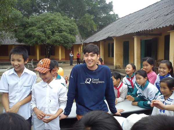 Những sao Hàn âm thầm sang Việt Nam làm từ thiện 7