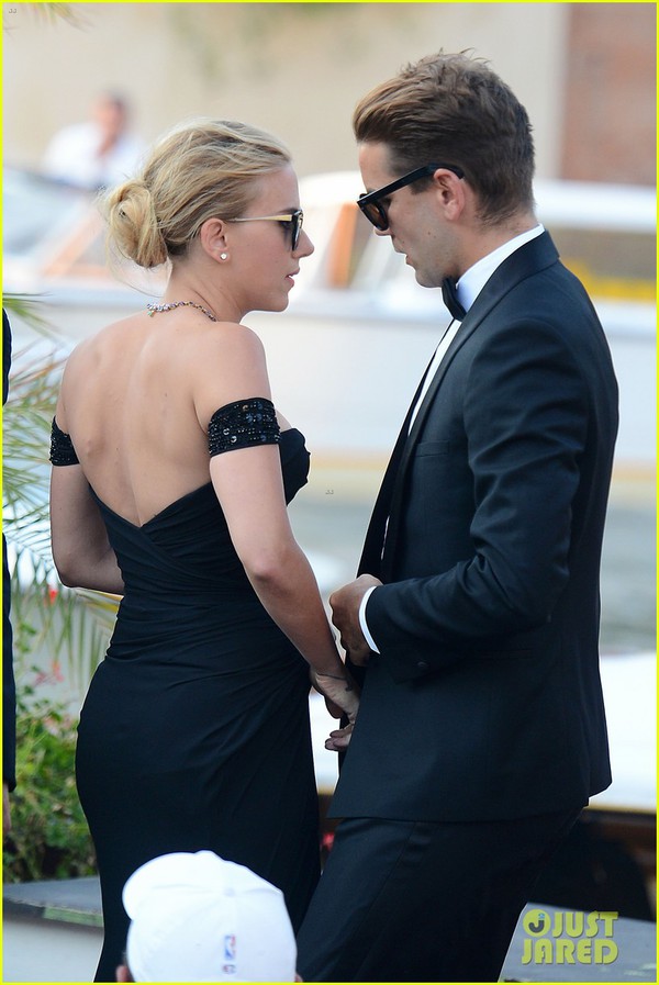 Scarlett Johansson xác nhận đã đính hôn 5