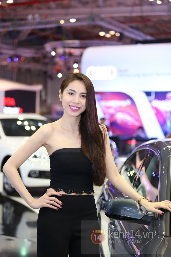 Thủy Tiên và dàn sao Việt nổi bật bên siêu xe 1