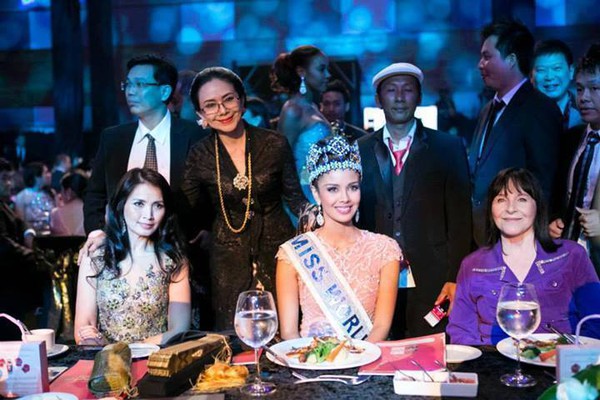 Tân Hoa hậu Thế giới 2013 vẫn chưa nhận được giải thưởng 4