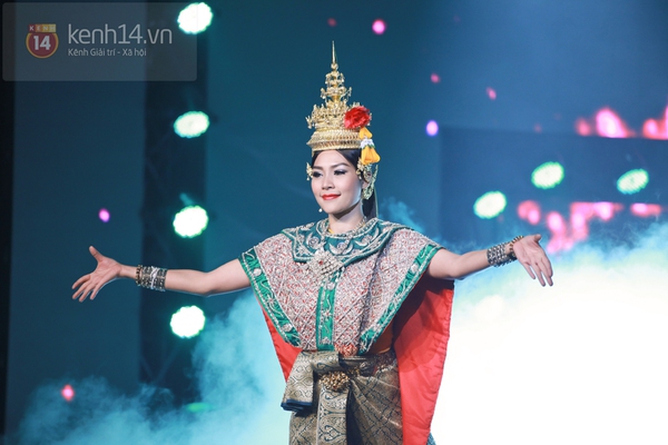 SISTAR, Văn Mai Hương "cháy hết mình" cùng khán giả Việt 25