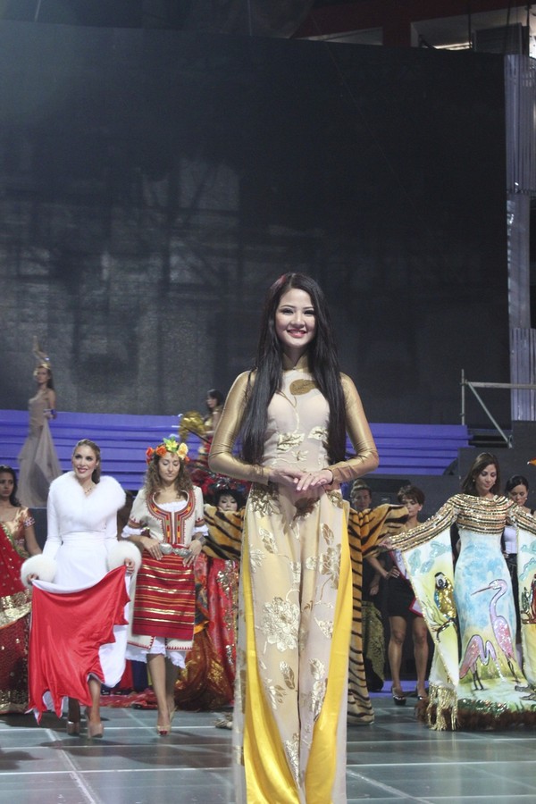 Mrs World 2013: Mỹ đăng quang, Việt Nam vào Top 6 16