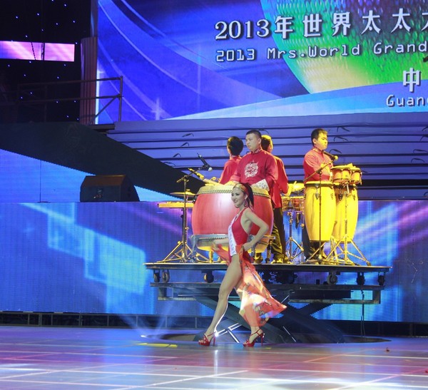 Mrs World 2013: Mỹ đăng quang, Việt Nam vào Top 6 19