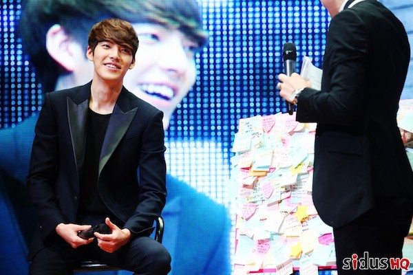 Kim Woo Bin xúc động và bật khóc trong buổi họp fan 2