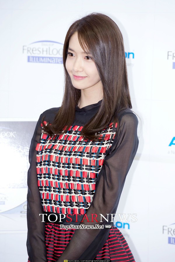 Yoona (SNSD) dịu dàng và đẹp rạng rỡ dự sự kiện 9