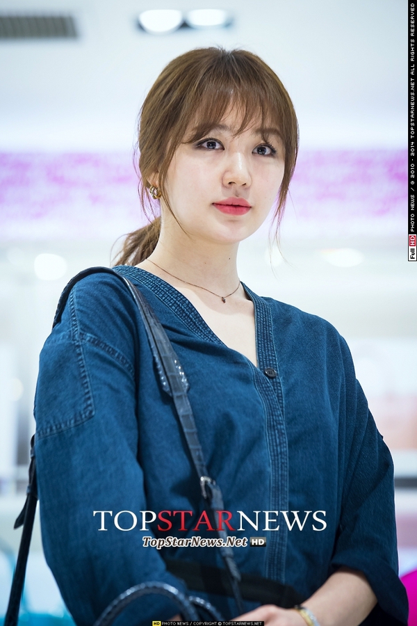 Yoon Eun Hye giản dị nhưng vẫn nổi bật trong sự kiện 4