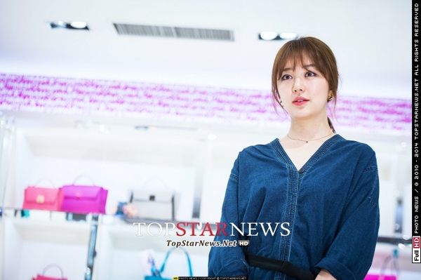 Yoon Eun Hye giản dị nhưng vẫn nổi bật trong sự kiện 5