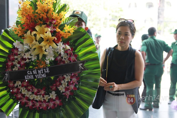 Đông đảo nghệ sĩ đến viếng đám tang nhà văn Nguyễn Quang Sáng 27